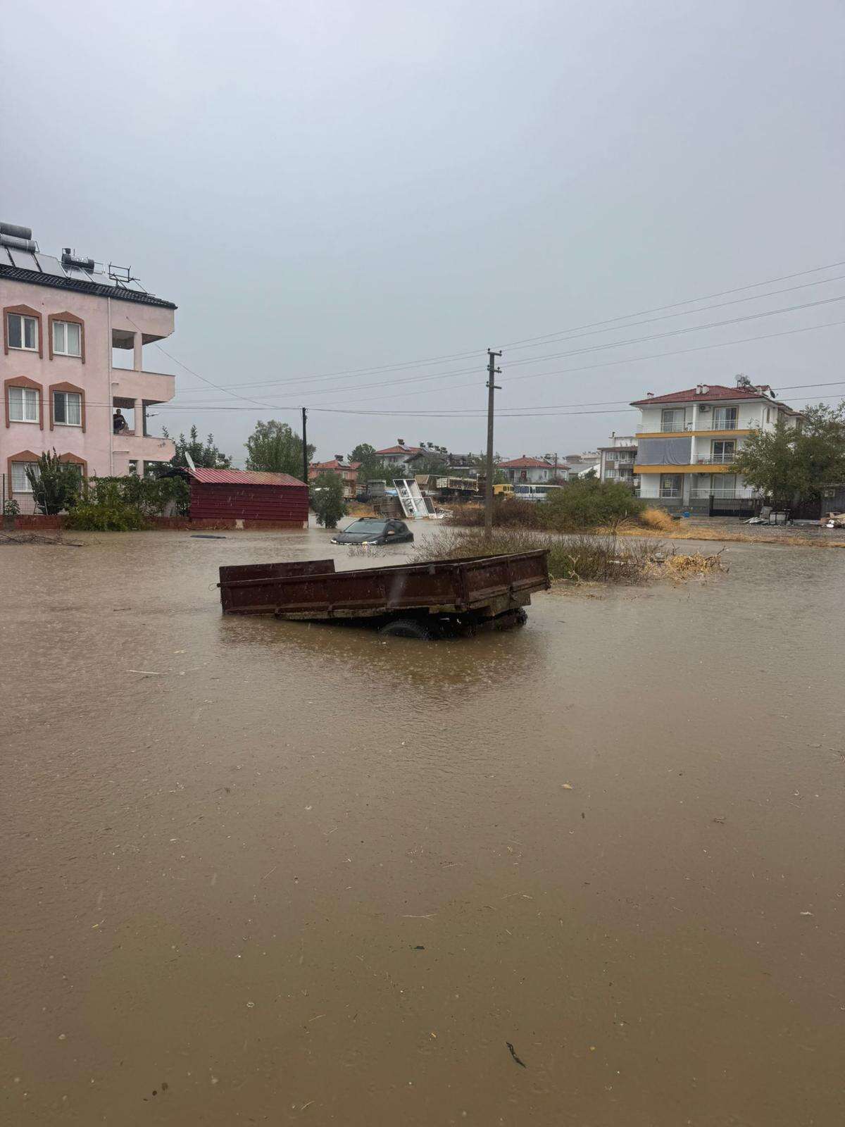 Muğla’da Sağanak ve Fırtına Hayatı Felç Etti 5